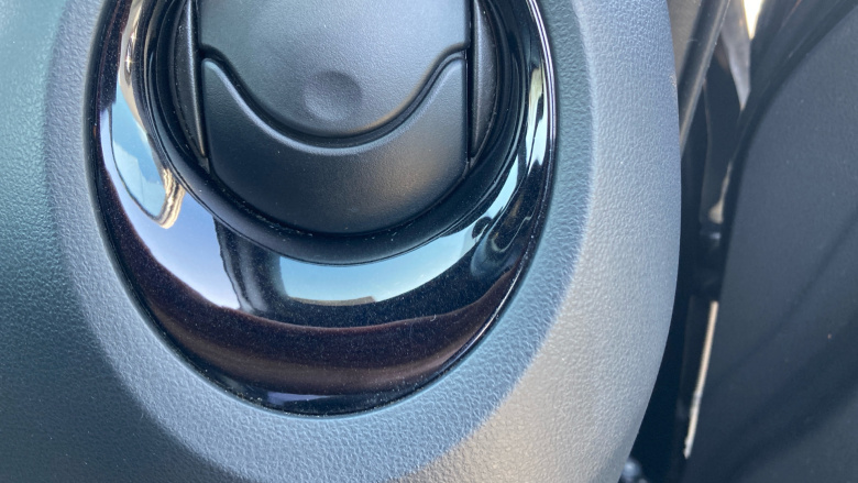 Nissan Juke 1.5 dCi N-Connecta 5dr Diesel Hatchback